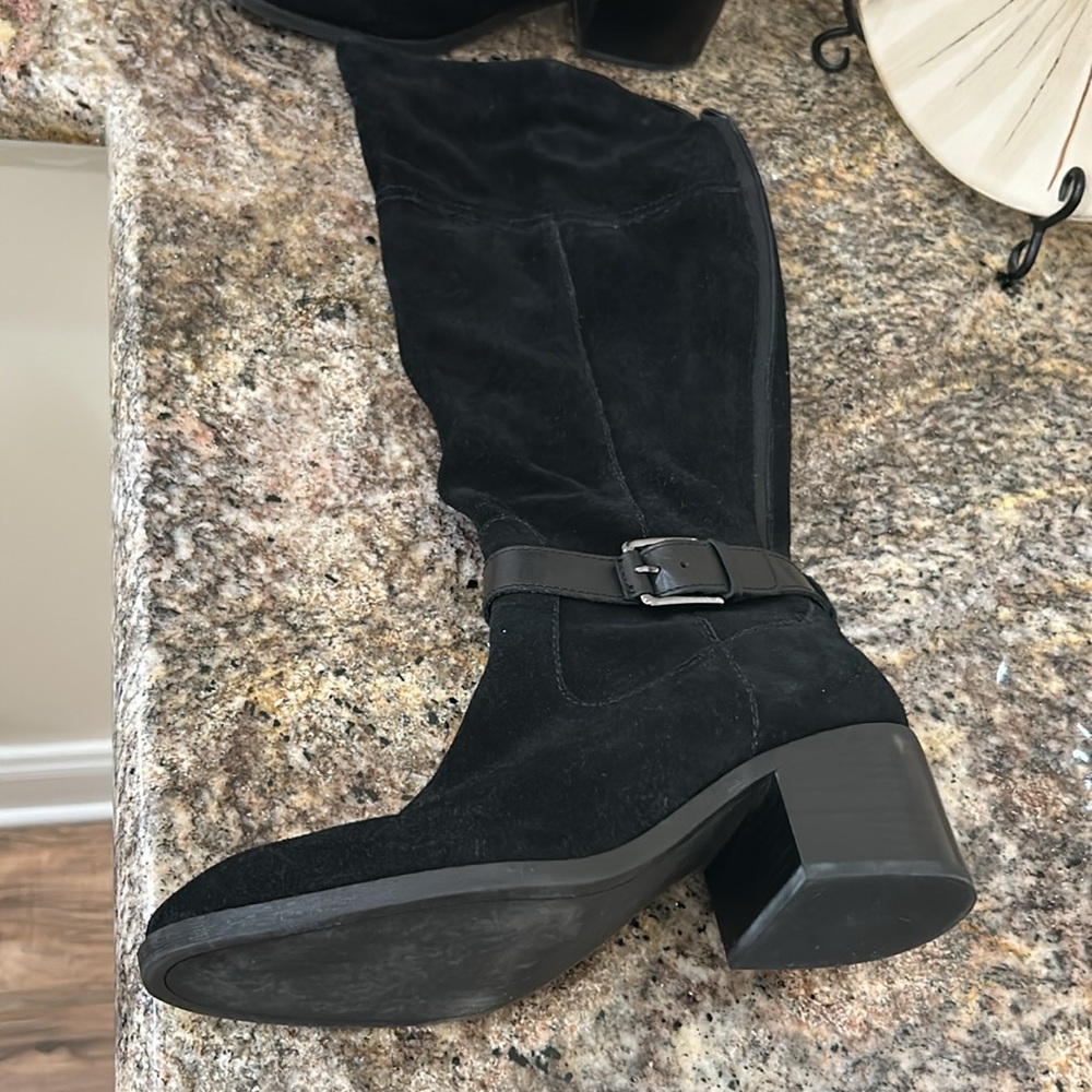 Boots - Picture 3 of 8